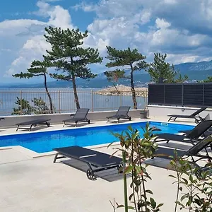 Affittacamere Punta - Luxury With Pool, Šilo