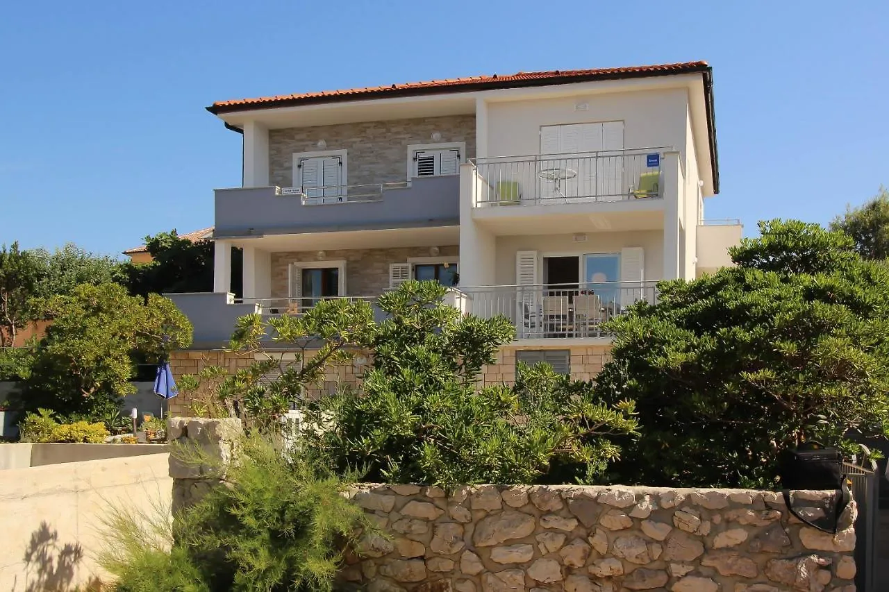 Apartments By The Sea Silo, Krk - 18719 Hırvatistan